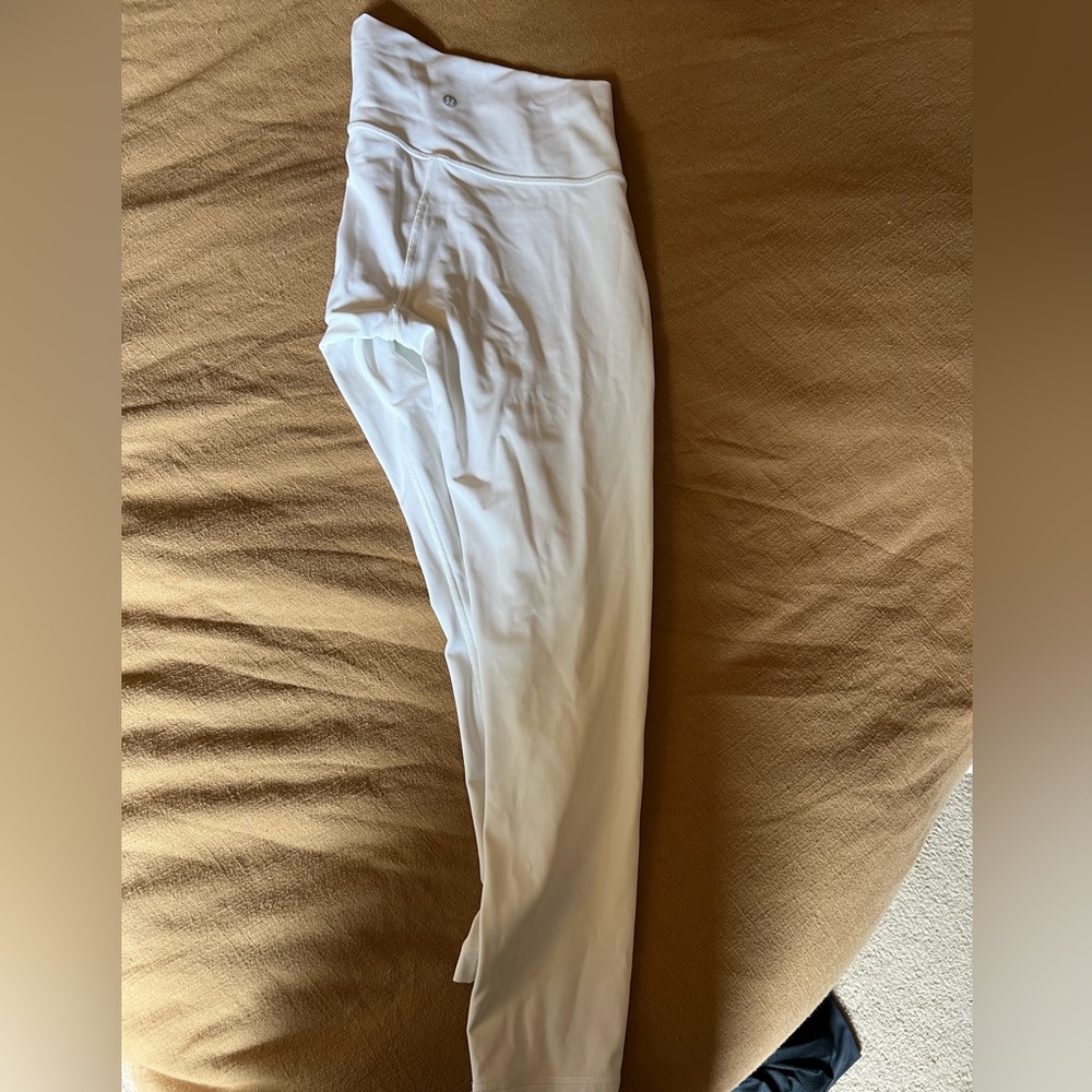 Size 6 Lululemon Wunder Unders - image 1